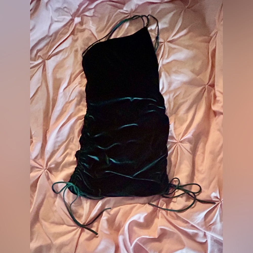 Elegant Dark Green One-Shoulder Dress - Picture 7 of 11